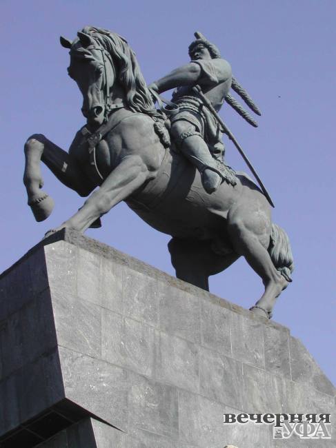 Батыр земли башкирской. В республике 55 лет назад приняли решение об установке памятника Салавату Юлаеву.