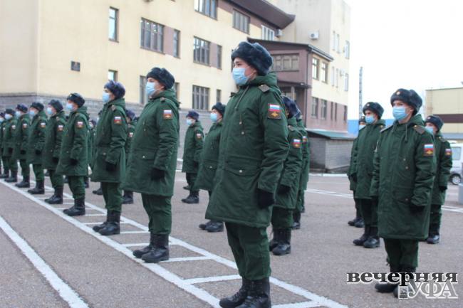 Ждёт новобранцев служба в Белогорске