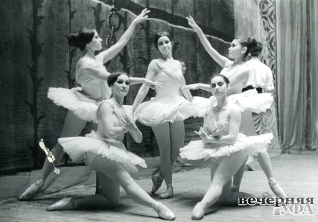 За заветной дверцей с надписью «балет» Из истории столь важных для развития профессионального искусства студий